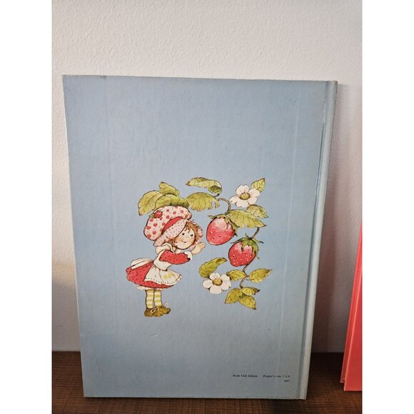 Vintage 1980 The Adventures Of Strawberry Shortcake And Her Friends Book - Picture 5 of 6